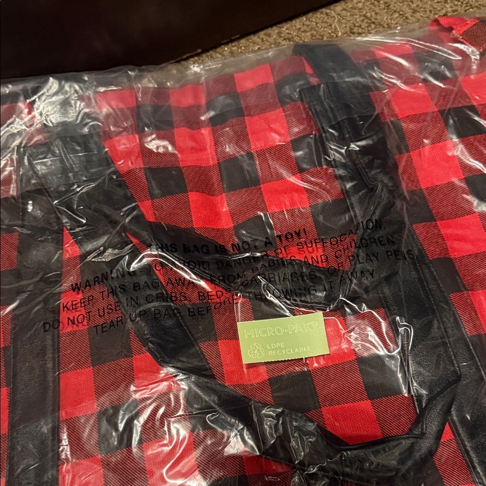 NWT Red & Black Buffalo Plaid Tote Bag with Black Trim with “K” - Picture 8 of 8